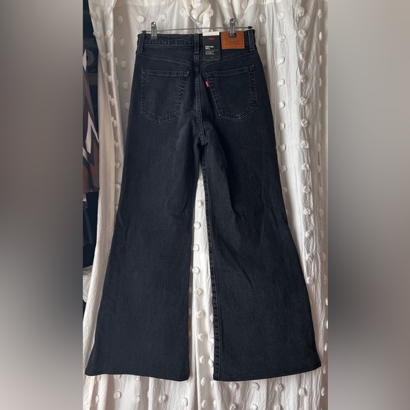 New Levi’s ribcage bell jeans - Picture 5 of 7